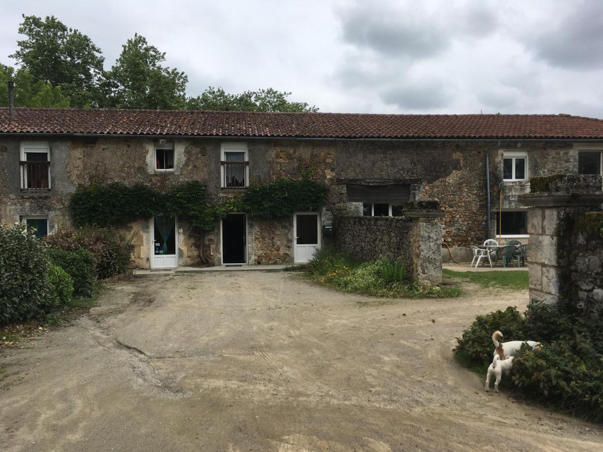 Ferme Gite Equestre En Charente Confolens Kültér fotó