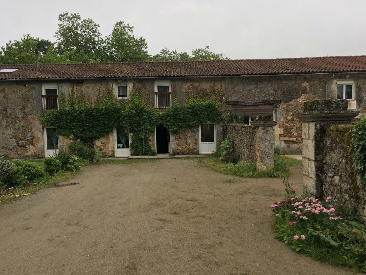 Ferme Gite Equestre En Charente Confolens Kültér fotó